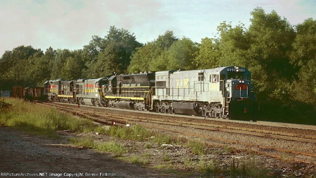 Louisville & Nashville U30C #1560, leading SCL train #329 and SD45 2013, B23-7 5152, GP9 1022 and GP40-2 6618, 